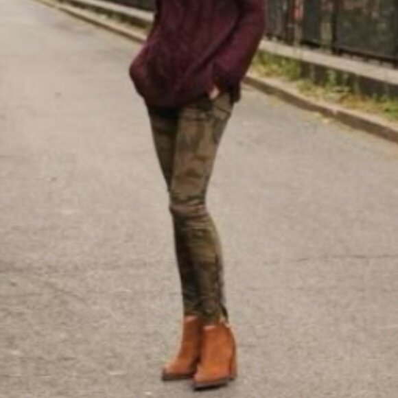 Universal Thread Jeans Camo High-Rise Straight Womens Size 10/30 - Picture 13 of 15